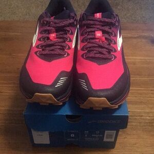 Brand New Brooks Cascadia 16 Sneakers Women’s Size 8 pink and black
